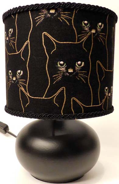 Lamp zwarte katten met goud bolvoet