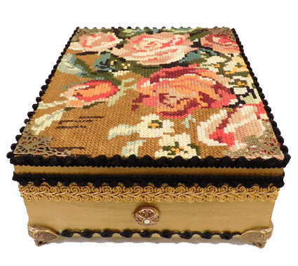 Theedoos Vintage borduurwerk met bloemen