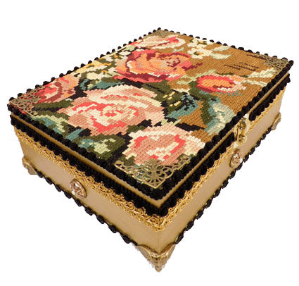 Theedoos Vintage borduurwerk met bloemen